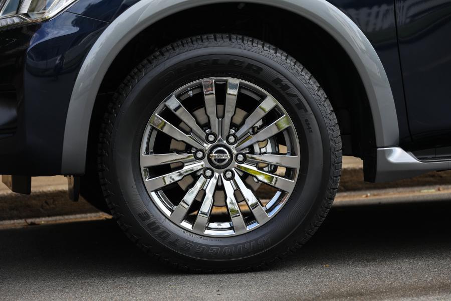 Колеса Nissan Armada Platinum Reserve 2017 года  (фото 13 из 18)